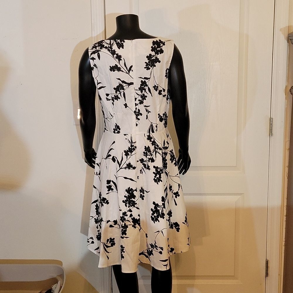 BRAND NEW BLACK/WHITE SLEEVELESS DRESS - Picture 9 of 16